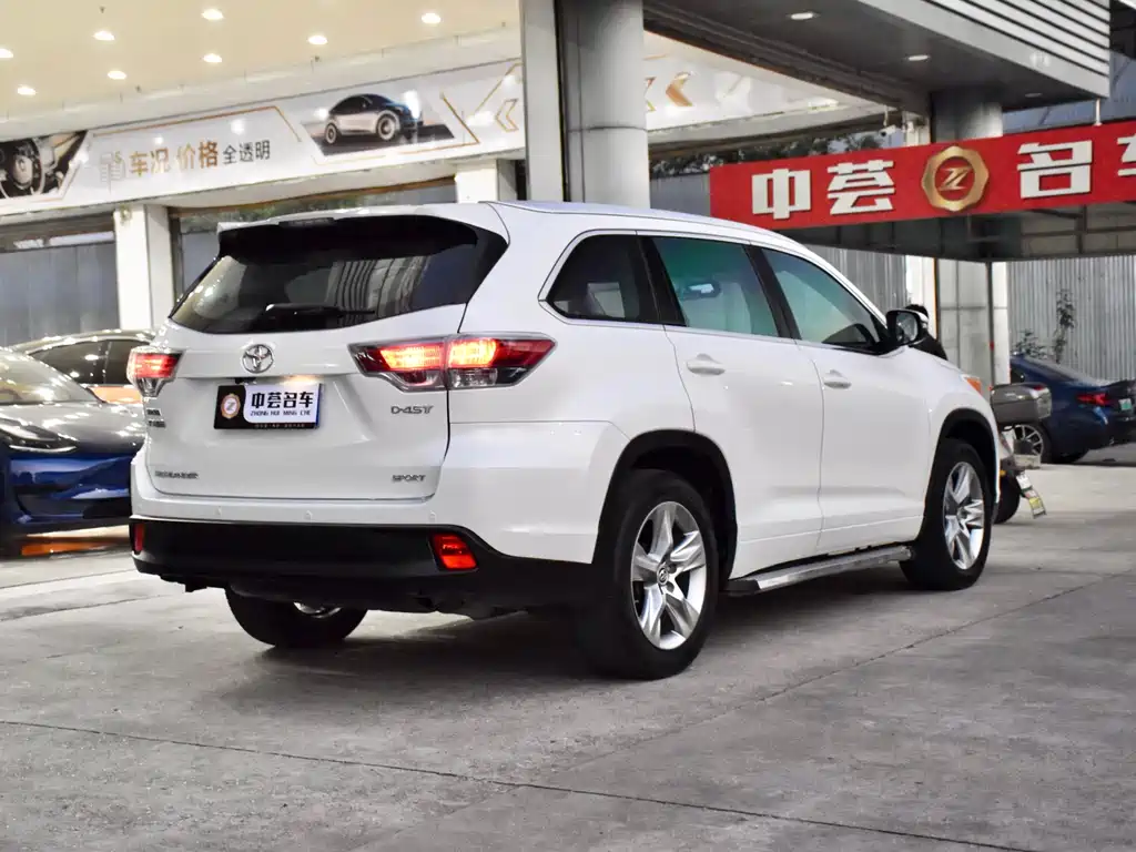 TOYOTA HIGHLANDER