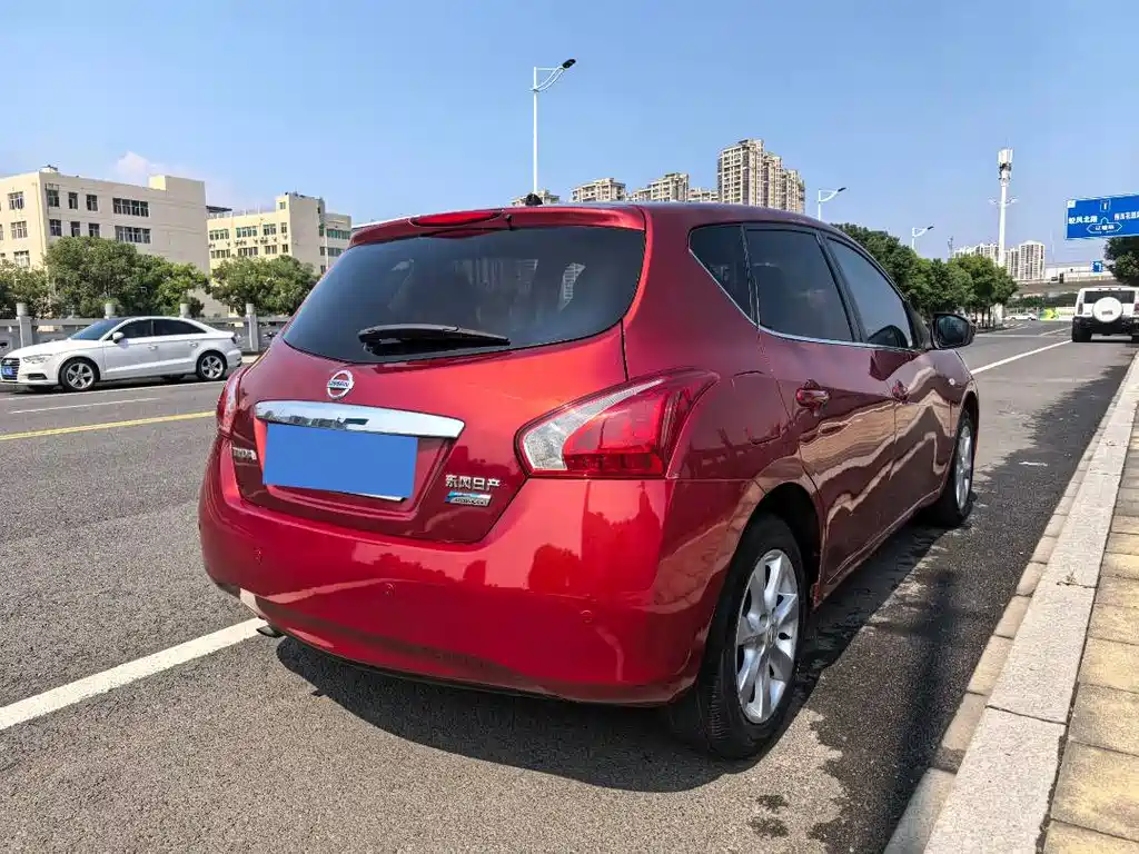 Nissan Tiida — миниатюра 4
