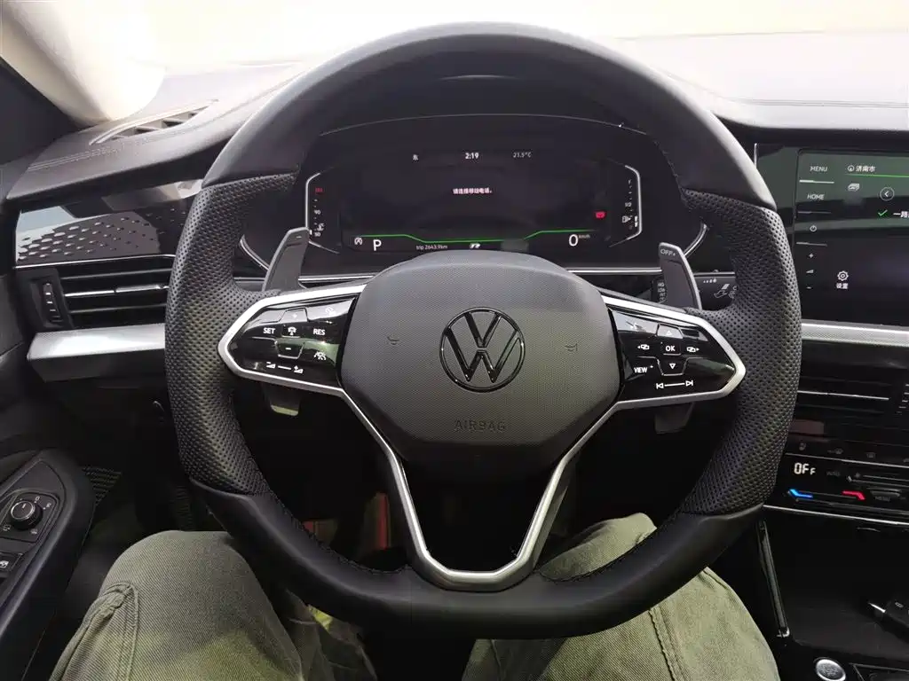 Volkswagen Passat 2022 330TSI Luxury