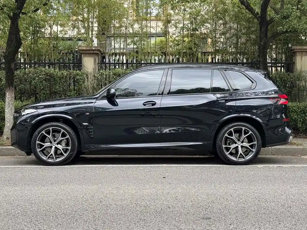 BMW X5 2023 xDrive 30Li Premium M Sport