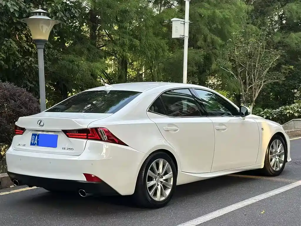 Lexus IS — миниатюра 8