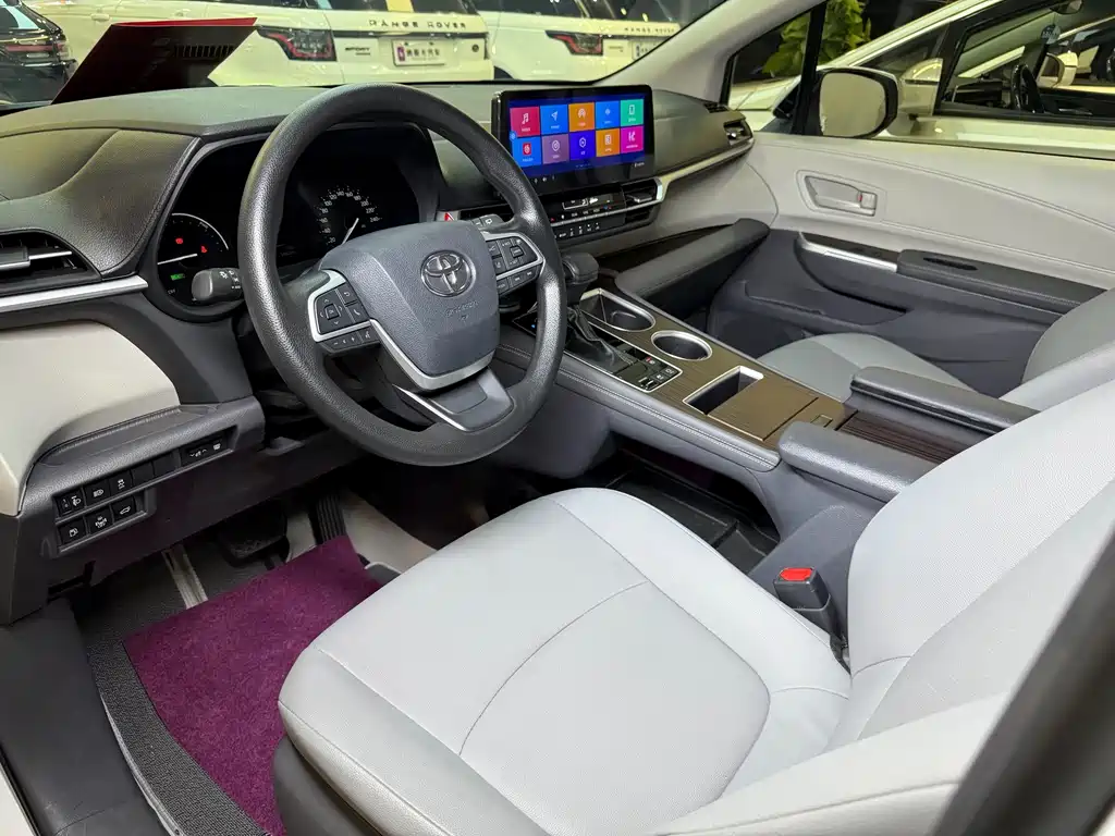 Toyota Granvia — миниатюра 7