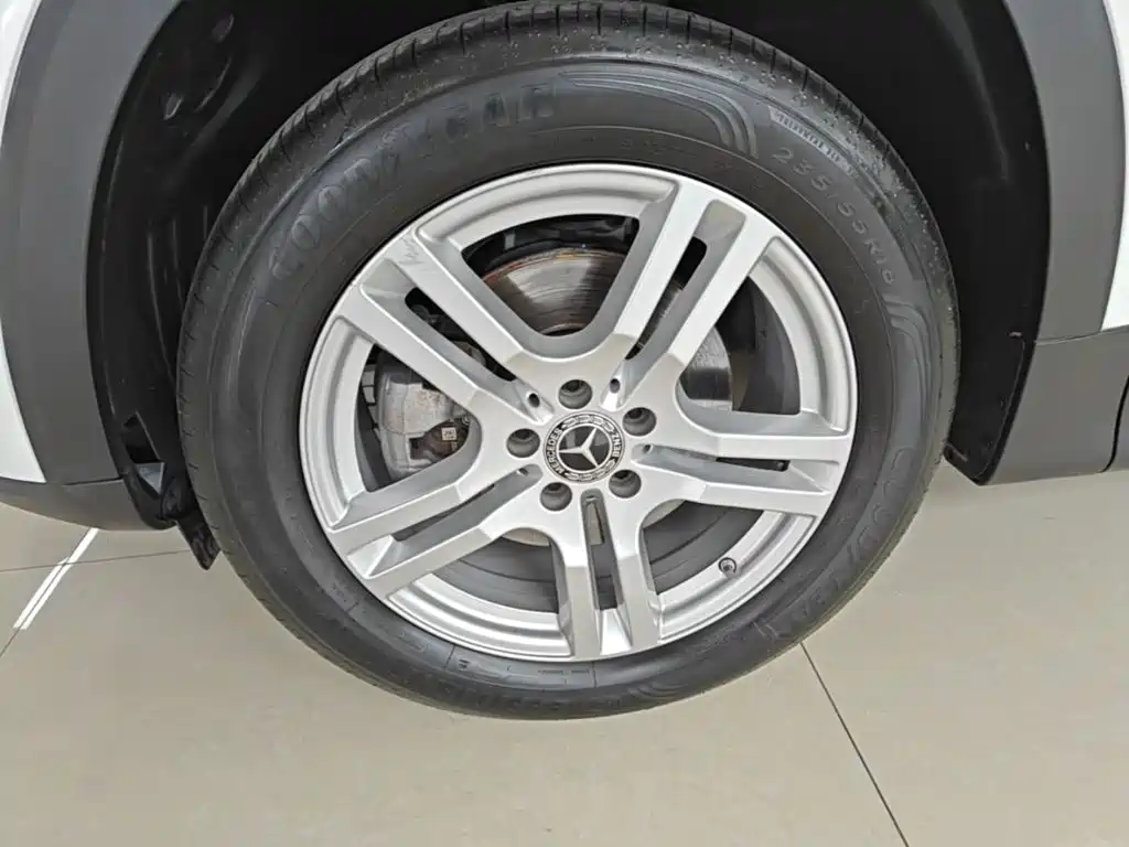 Mercedes-Benz GLB — миниатюра 23