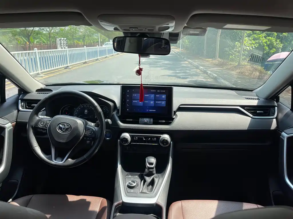 Toyota RAV4 — миниатюра 17