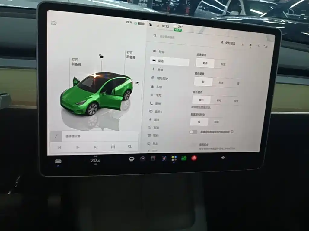 Tesla Model Y — миниатюра 13