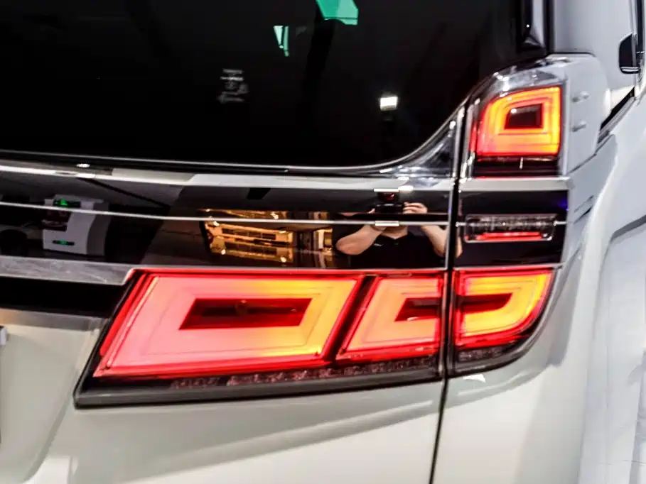 Toyota Vellfire — миниатюра 31