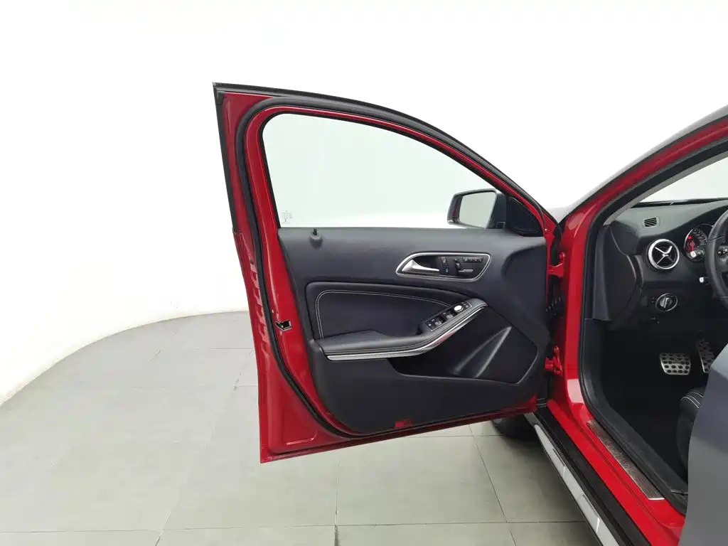 Mercedes-Benz GLA — миниатюра 8