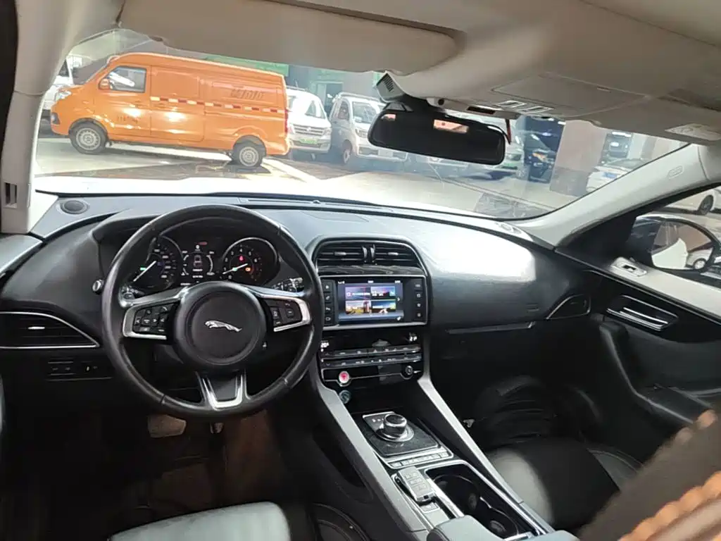 Jaguar F-PACE — миниатюра 10