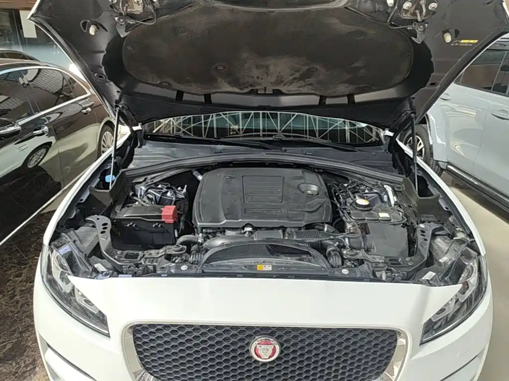 Jaguar F-PACE — миниатюра 20