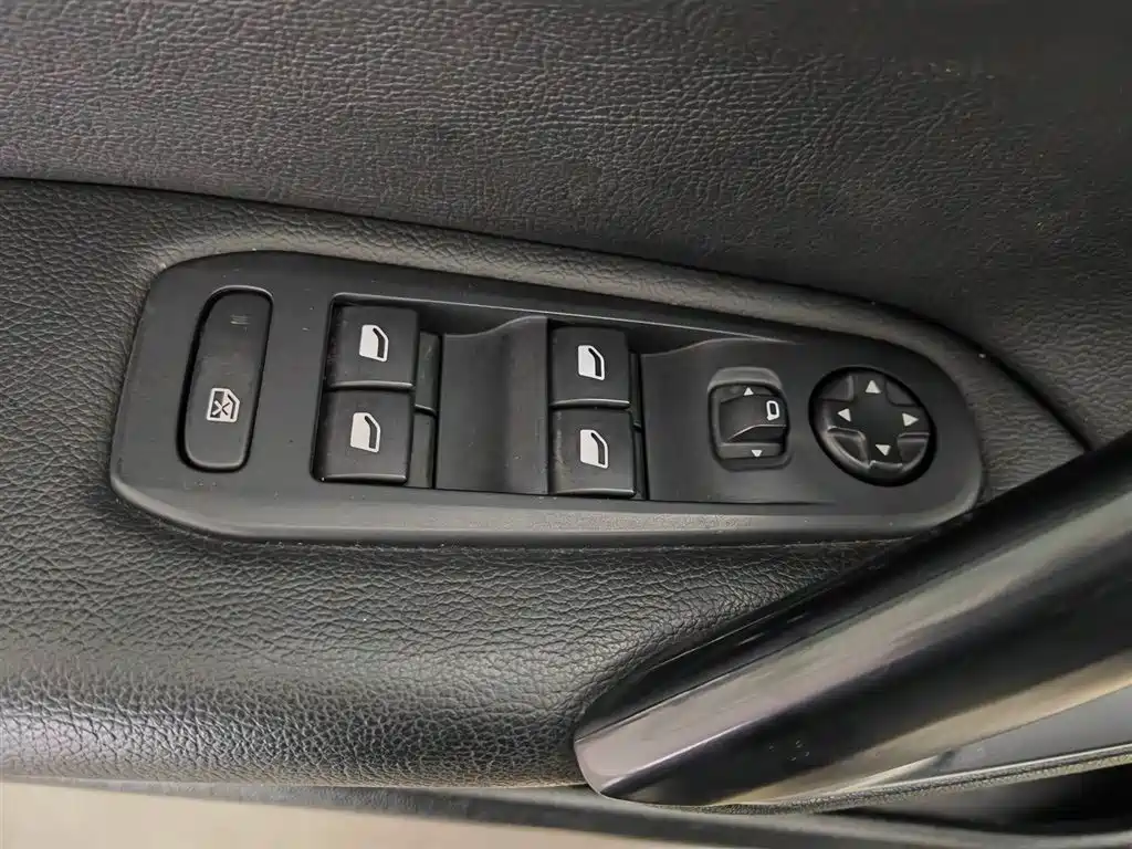 Peugeot 408 2014 1.8L AT Luxury