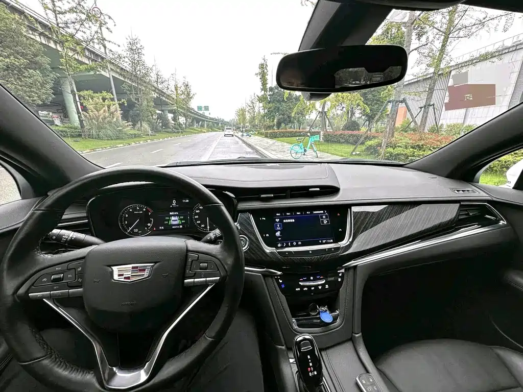 Cadillac XT6 — миниатюра 8