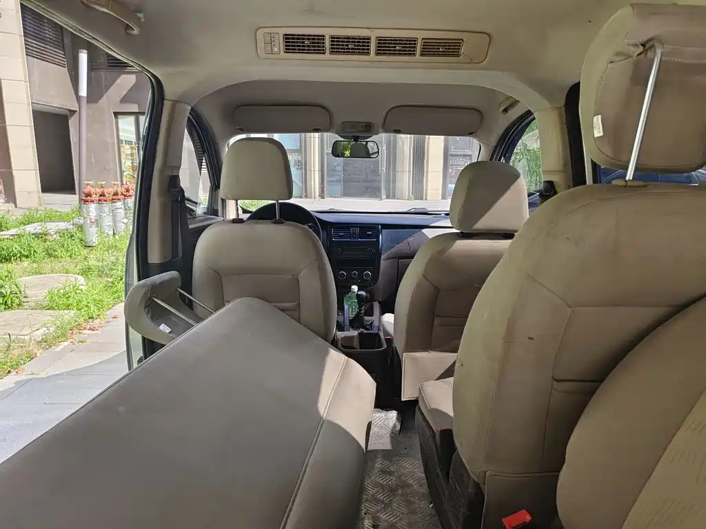 Wuling Rongguang V — миниатюра 9