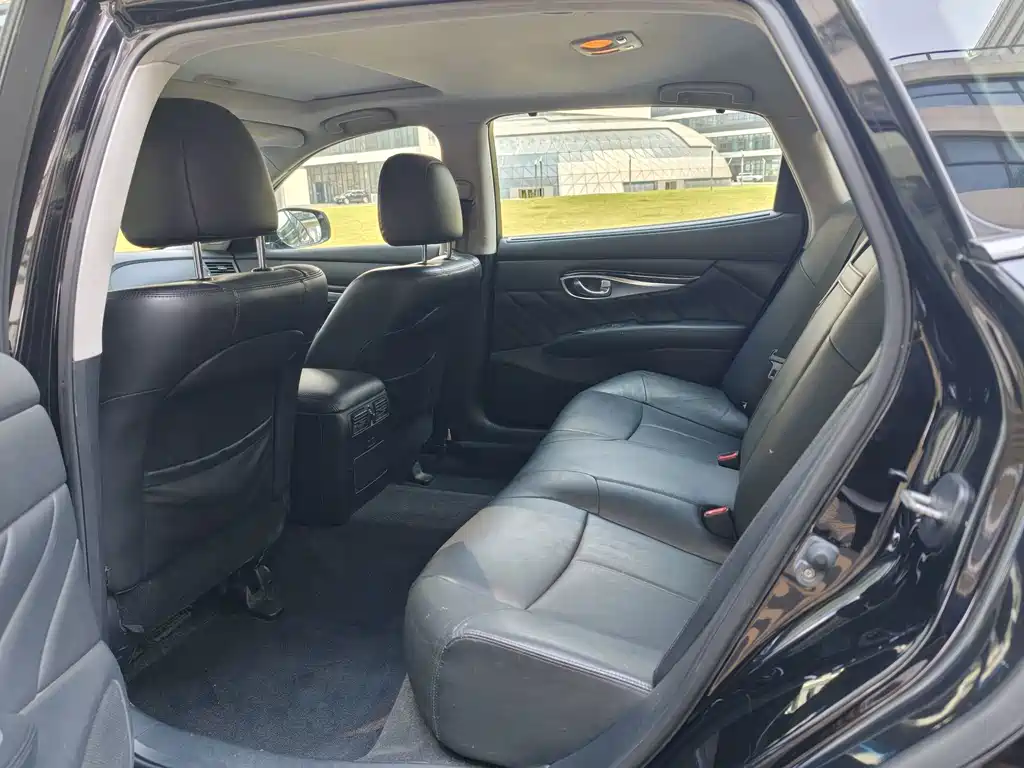 Infiniti Q70 — миниатюра 10