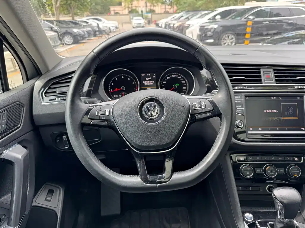 Volkswagen Tiguan L — миниатюра 10