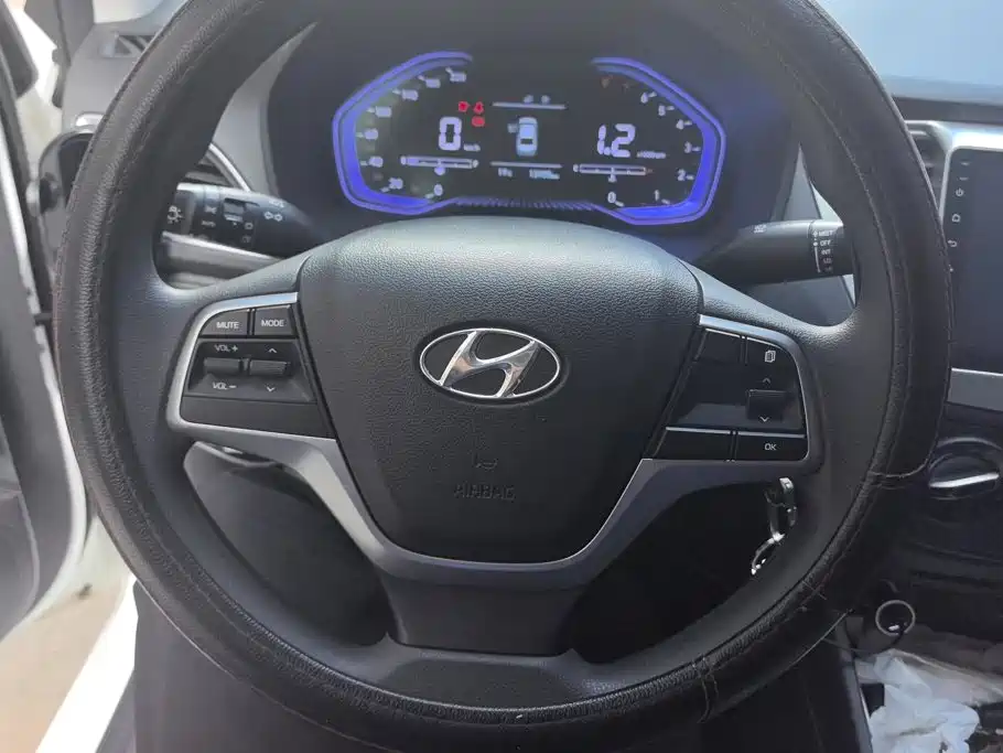 Hyundai Verna — миниатюра 15
