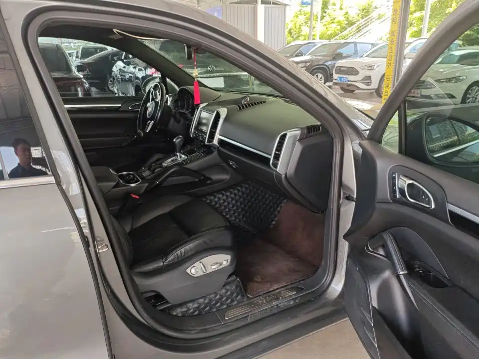 Porsche Cayenne — миниатюра 9