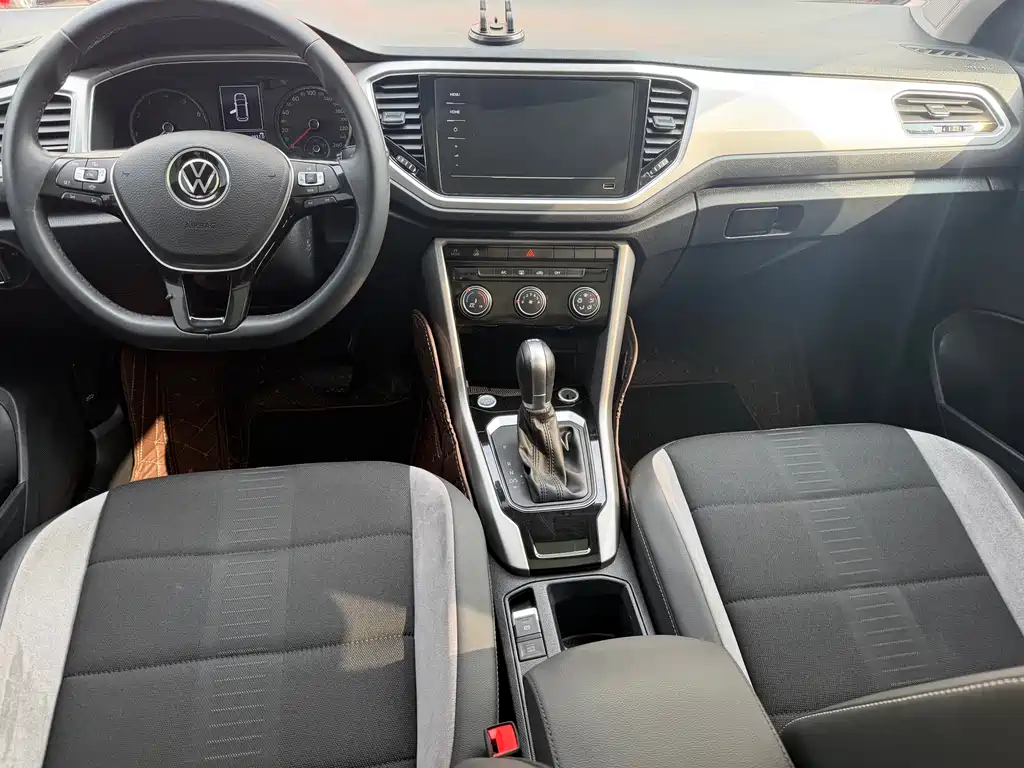 VOLKSWAGEN T ROC EXPLORING SONGS