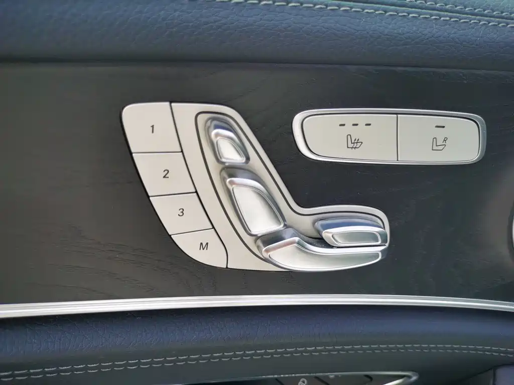 Mercedes-Benz E-Class — миниатюра 11