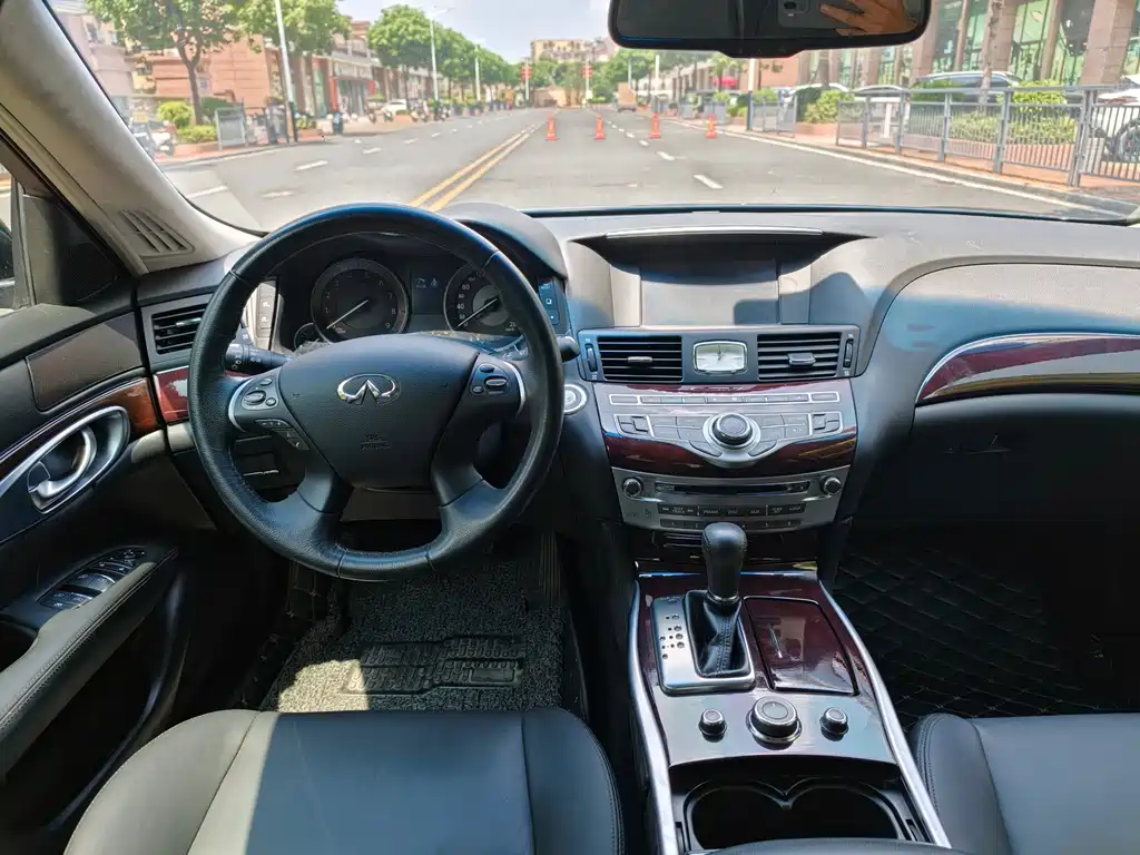 Infiniti Q70 — миниатюра 12