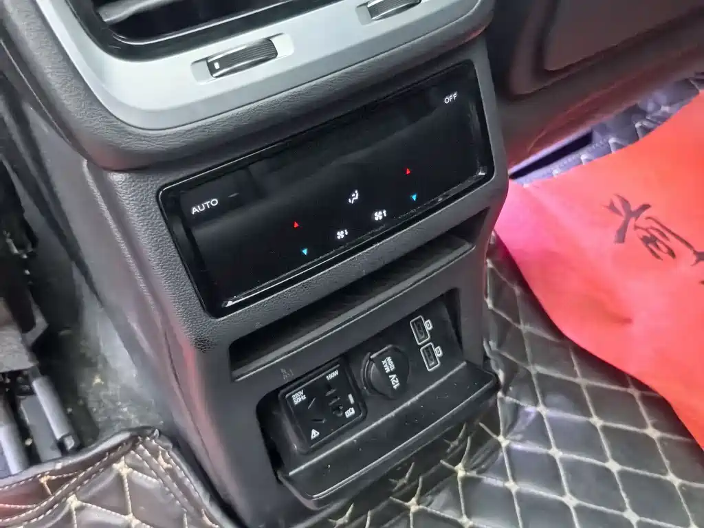 Hongqi E-HS9 2021 460km мест