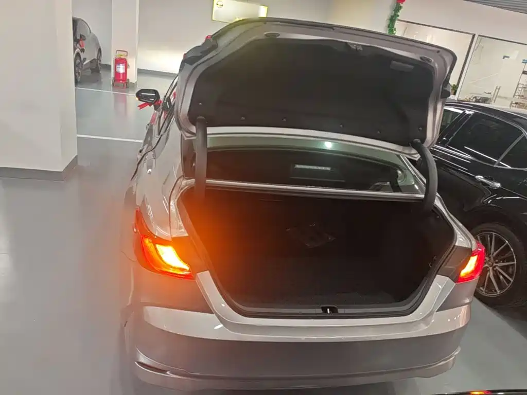 Toyota Camry — миниатюра 19