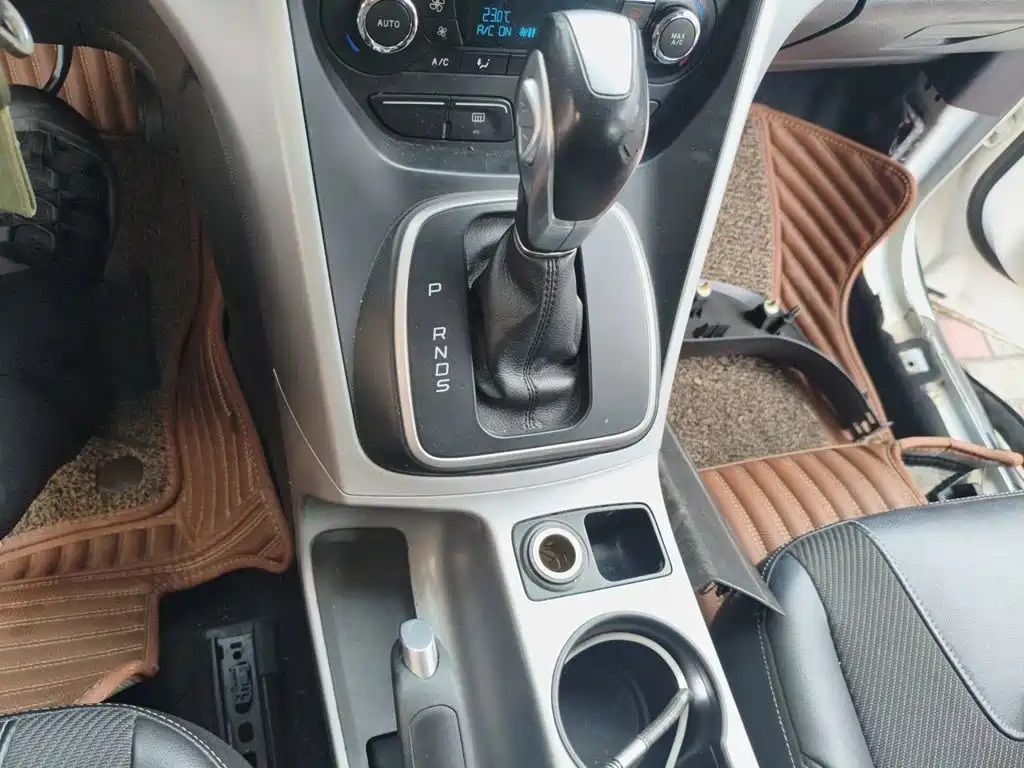 Ford Kuga — миниатюра 10