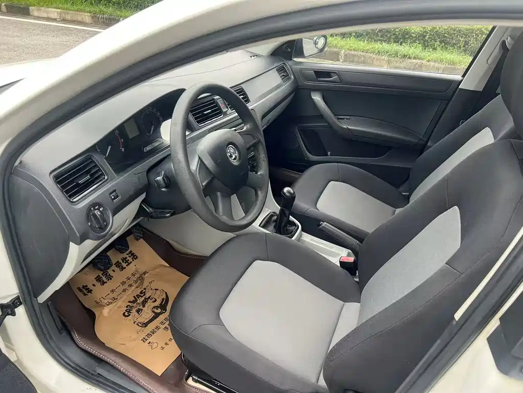 Skoda Rapid 2013 1.4L MT