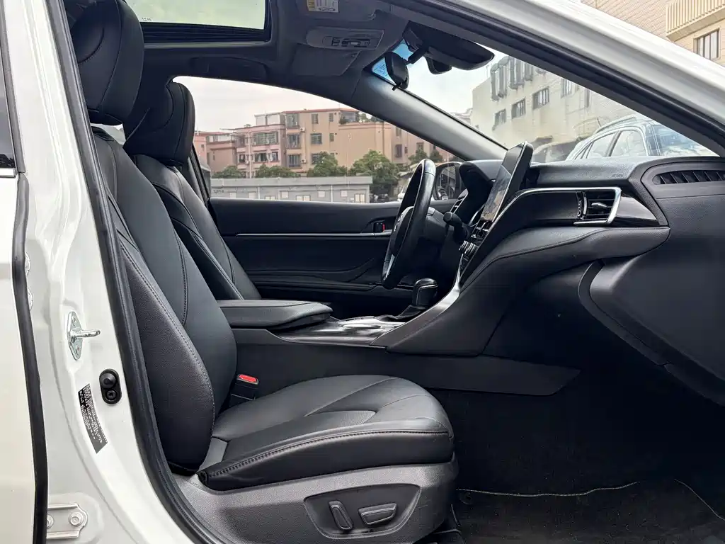 Toyota Camry — миниатюра 10