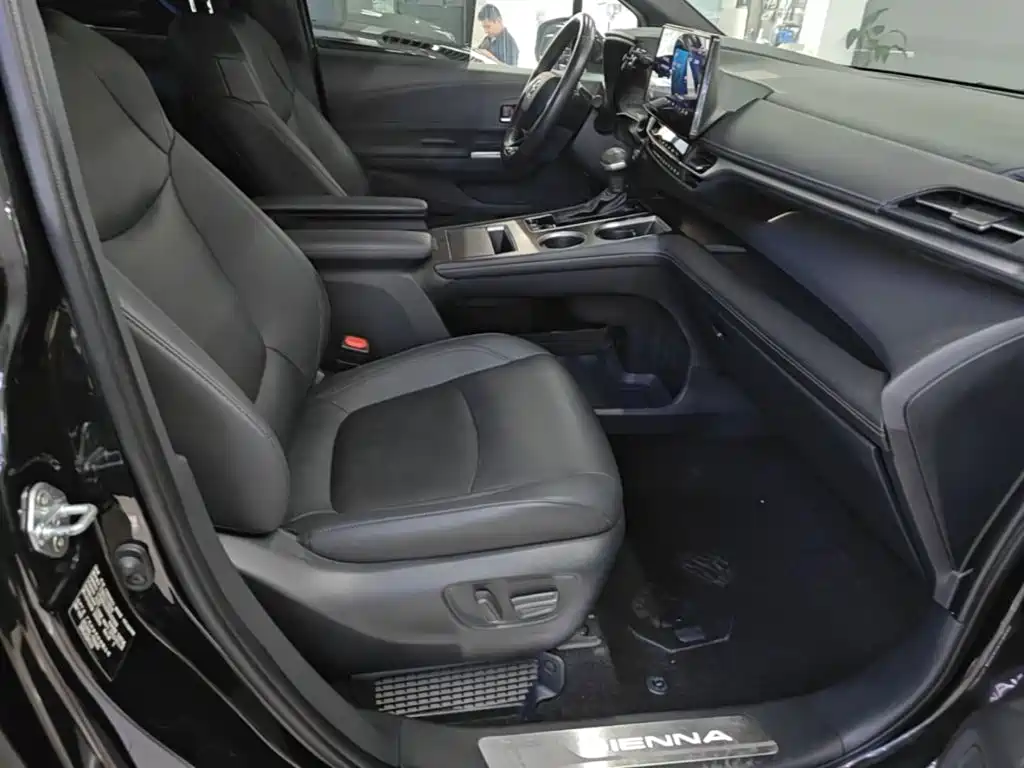 Toyota Sienna — миниатюра 25