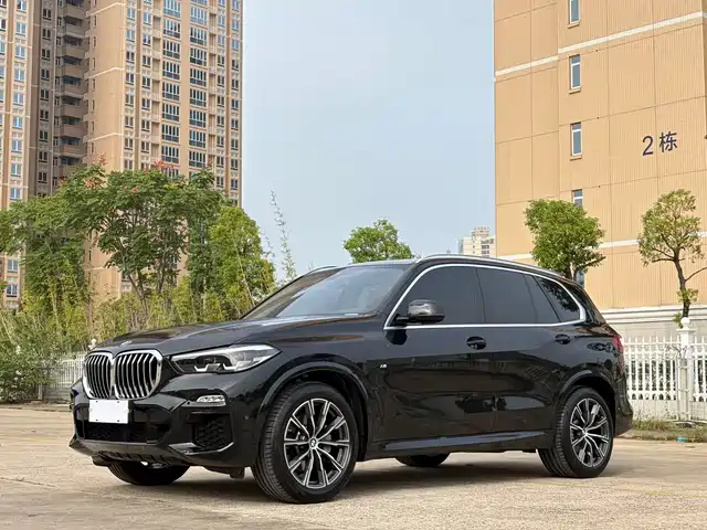 BMW  X5 2021