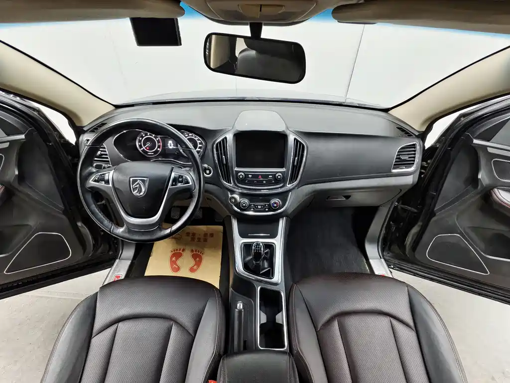 Baojun 560 2015 1.8L MT Luxury