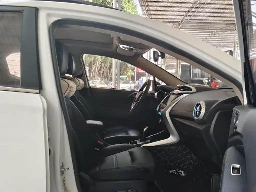 BYD Yuan EV — миниатюра 7