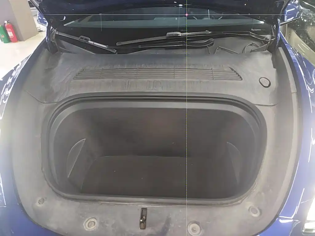 Tesla Model Y — миниатюра 20