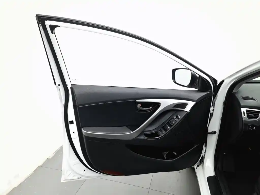 Hyundai Elantra Langdong — миниатюра 8