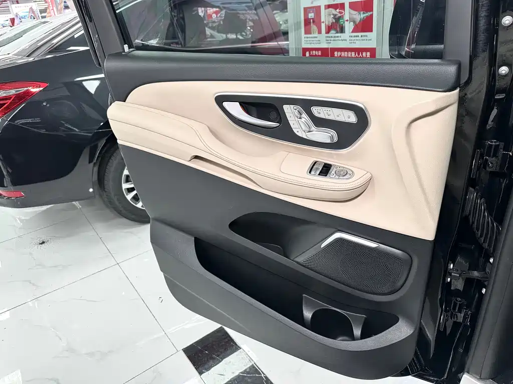 Mercedes-Benz V-Class — миниатюра 39