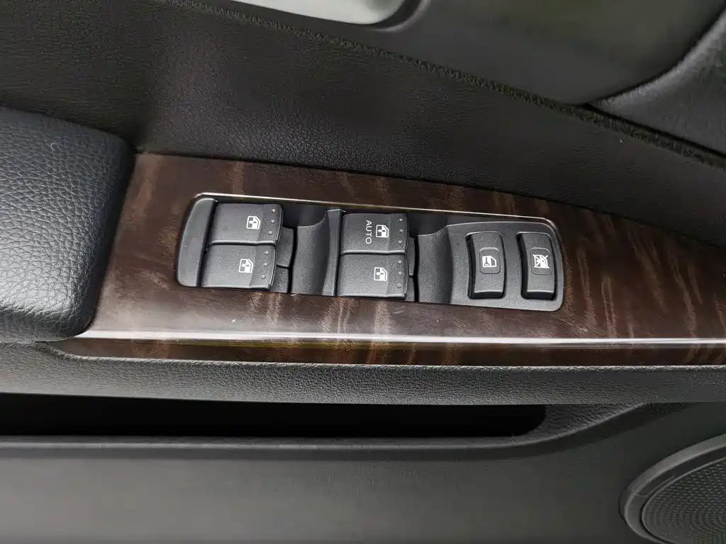 Roewe W5 — миниатюра 9