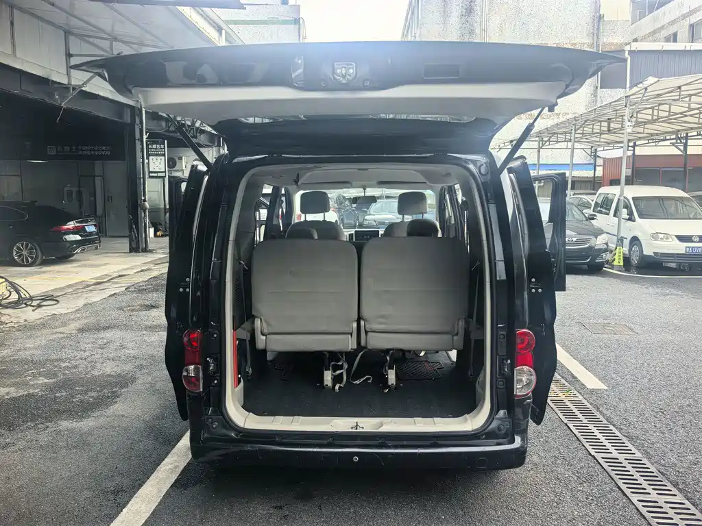Nissan NV200 — миниатюра 7