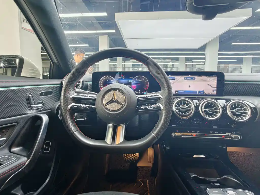 Mercedes-Benz A-Class — миниатюра 7