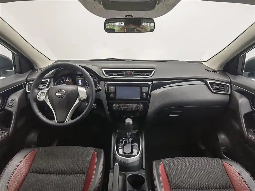 Nissan Qashqai 2017 2.0L CVT Smart V