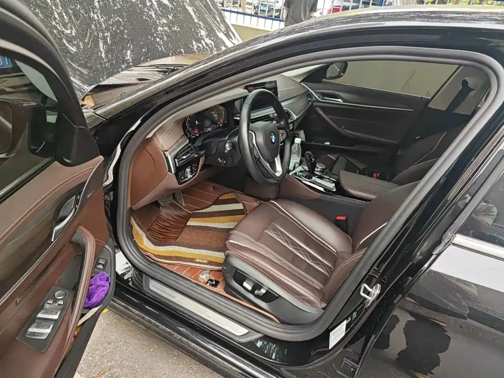 BMW 5 Series — миниатюра 17
