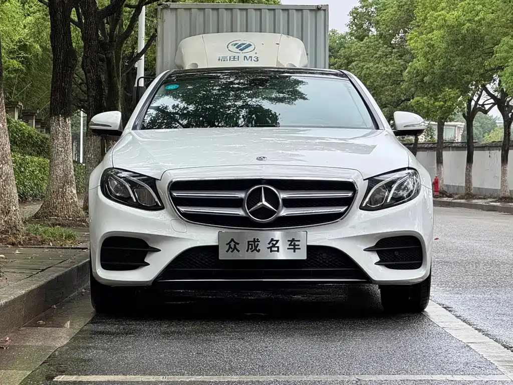 Mercedes-Benz E-Class — миниатюра 2