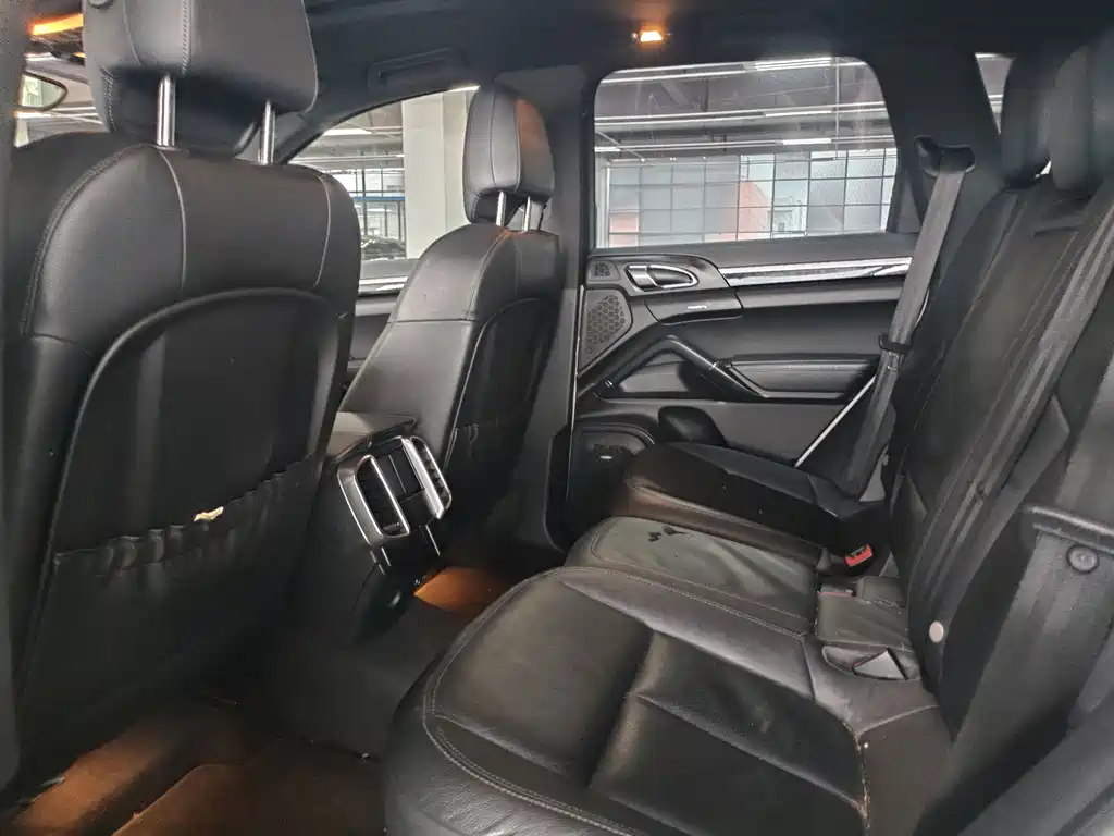 Porsche Cayenne — миниатюра 8