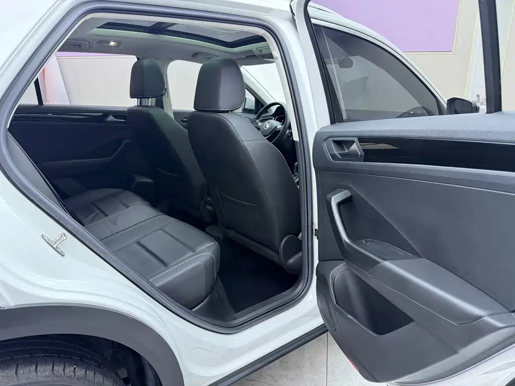 Volkswagen T-Roc — миниатюра 21