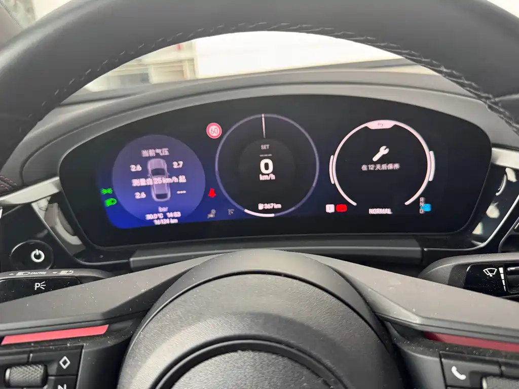 Porsche Macan EV — миниатюра 17