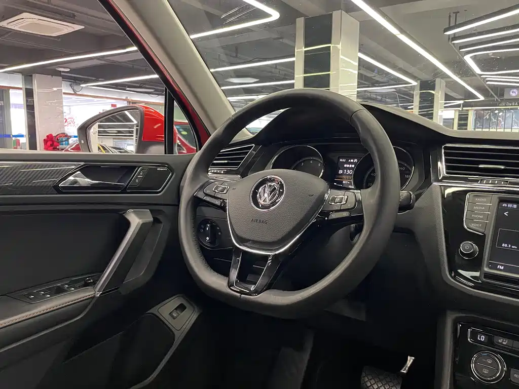 Volkswagen Tiguan L — миниатюра 14