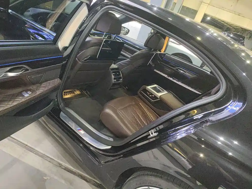 BMW 7 Series — миниатюра 8