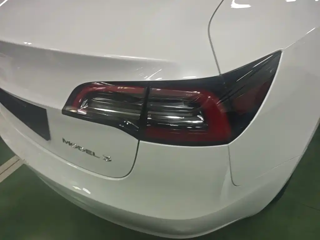 Tesla Model 3 — миниатюра 8