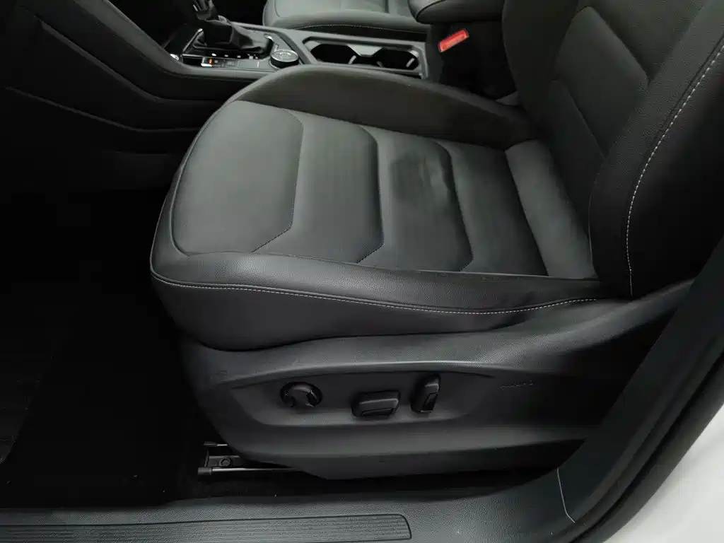 Volkswagen Tiguan L — миниатюра 20
