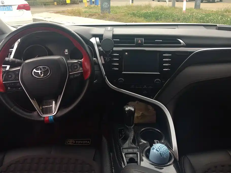 Toyota Camry — миниатюра 12