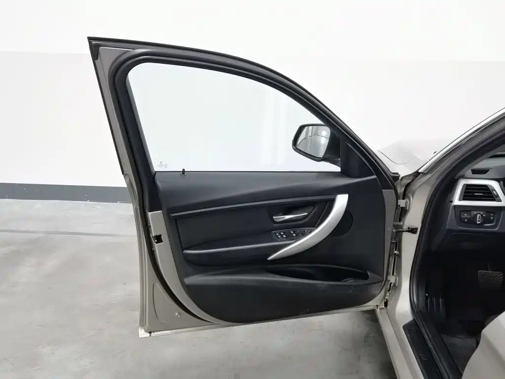 BMW 3 Series — миниатюра 8